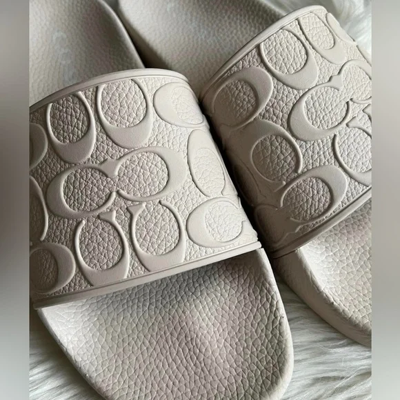 C7092 - Coach Signature Pool Slide - Picture 3 of 10